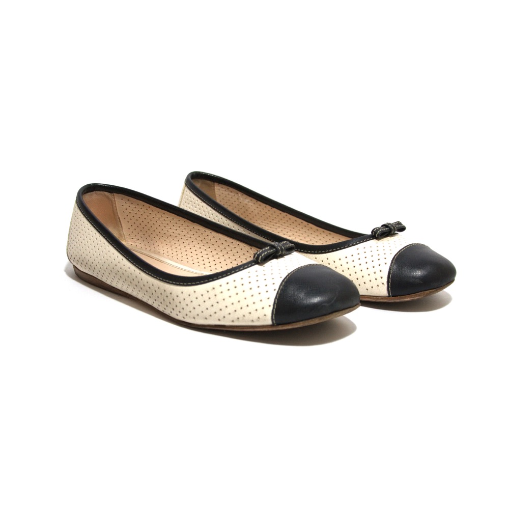 Prada Mocassini/Ballerine in Nero - Second hand Prada Mocassini/Ballerine  in Nero acquista di seconda mano a 290€ (7997380)
